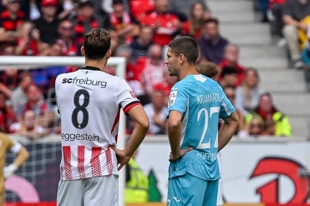 Maximilian Eggestein SC Freiburg, 08 , Andrej Kramaric TSG Hoffenheim, 27 wait for the decision of the VAR and talk to each other GER, SC Freiburg TSG 1899 Hoffenheim, Football, Bundesliga, Matchday 5, Season 2025 2026, 28 09 2025 DFL DFB REGULATES PROHIBIT ANY USE OF PHOTOGRAPHS AS IMAGE SEQUENCES AND OR QUASI VIDEO GER, SC Freiburg TSG 1899 Hoffenheim, Football, Bundesliga, Matchday 5, Season 2025 2026, 28 09 2025 Freiburg Copyright: xEibner-Pressefoto ThomasxHessx EP_THS