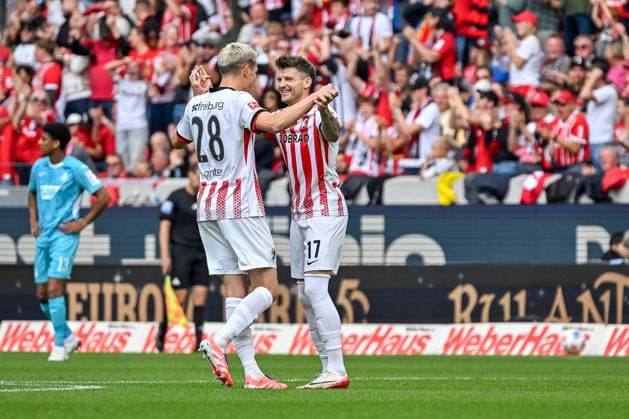 Matthias Ginter SC Freiburg, 28 , Lukas Kuebler SC Freiburg, 17 are happy after the goal to 1 0 by Lukas Kuebler SC Freiburg, 17 GER, SC Freiburg TSG 1899 Hoffenheim, Football, Bundesliga, Matchday 5, Season 2025 2026, 28 09 2025 DFL DFB REGULATES PROHIBIT ANY USE OF PHOTOGRAPHS AS IMAGE SEQUENCES AND OR QUASI VIDEO GER, SC Freiburg TSG 1899 Hoffenheim, Football, Bundesliga, Matchday 5, Season 2025 2026, 28 09 2025 Freiburg Copyright: xEibner-Pressefoto ThomasxHessx EP_THS