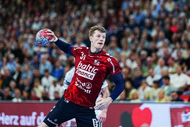 7 meter throw goal Emil Manfeldt Jakobsen SG Flensburg Handewitt, 31 GER, SG Flensburg Handewitt vs Frisch Auf Goeppingen, Handball, Bundesliga, Matchday 6, Season 2026 2026, 28 09 2025 GER, SG Flensburg Handewitt vs Frisch Auf Goeppingen, Handball, Bundesliga, Matchday 6, Season 2026 2026, 28 09 2025 Flensburg Copyright: xEibner-Pressefoto MarcelxvonxFehrnx EP_MFN