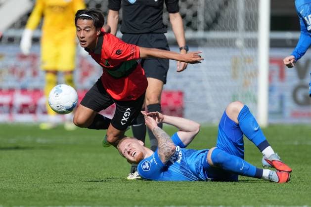 NIJMEGEN - Kodai Sano of NEC and Mexx Meerdink of AZ during the Dutch Eredivisie match between NEC Nijmegen and AZ at De Goffert on September 28, 2025, in Nijmegen, Netherlands. ANP RENE BOUWMAN Eredivisie 2025 26 xVIxANPxSportx xxANPxIVx 537733940 originalFilename: 537733940.jpg
