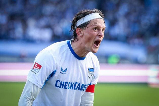 Fabian Reese 11 Hertha BSC Berlin emotional, cheers on his teammates, 1 FC Nuernberg vs Hertha BSC Berlin, DFL, 2 Bundesliga, Saison 2025 2026, Max Morlock Stadion, Hinrunde, 7 Spieltag, 28 09 2025 DFB regulations prohibit any use of photographs as image sequences and or quasi video Nuernberg Bayern Germany Copyright: xkolbert-press MartinxAgüerax
