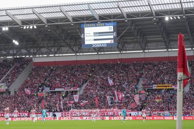 Banner of the fans and Ultras in the stands, Banner, VAR, Video evidence, Goal , Germany, Football, 1 Bundesliga, Matchday 5, 2025 2026, SC Freiburg vs TSG Hoffenheim, 28 09 2025, Europa Park Stadion, Freiburg, Germany DFL REGULATIONS PROHIBIT ANY USE OF PHOTOGRAPHS AS IMAGE SEQUENCES AND OR QUASI VIDEO Freiburg Europa Park Stadion Baden Württemberg Germany Copyright: xArnexAmbergx