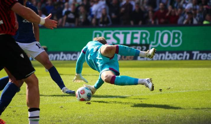 Germany Soccer 2 Bundesliga 2025 26, 7 Matchday Hannover 96 vs Arminia Bielefeld Heinz von Heiden Arena Stadion Hannover Jonas Kersken Arminia Bielefeld, 1 Hannover Copyright: xAymanxAlahmedx