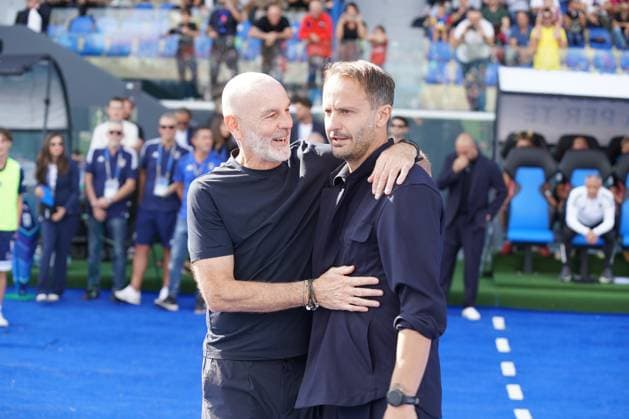 Pisa s c¦oach Alberto Gilardino and Fiorentina™s coach Stefano Pioli .During the Serie A soccer match between Pisa and Fiorentina at the Cetilar Arena Romeo Anconetani Stadium in Pisa; Center West Italy; saturday September 28; 2025 ; Soccer  Copyright: xAlessandroxLaxRocca LaPressex