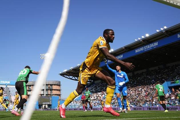 Udinese s Keinan Davis celebrates after scoring the 2-1 goal for his team during the Serie A soccer match between Sassuolo and Udinese at the Mapei Stadium CittÃ del Tricolore in Reggio Emilia, north Italy - Sunday, September 28, 2025 - - Soccer -  Copyright: xMassimoxPaolone LaPressex