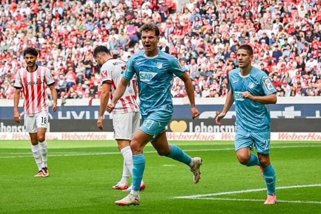 Celebration for the goal to 1 1 by Fisnik Asllani TSG Hoffenheim, 11 with Andrej Kramaric TSG Hoffenheim, 27 GER, SC Freiburg TSG 1899 Hoffenheim, Football, Bundesliga, Matchday 5, Season 2025 2026, 28 09 2025 DFL DFB REGULATES PROHIBIT ANY USE OF PHOTOGRAPHS AS IMAGE SEQUENCES AND OR QUASI VIDEO GER, SC Freiburg TSG 1899 Hoffenheim, Football, Bundesliga, Matchday 5, Season 2025 2026, 28 09 2025 Freiburg Copyright: xEibner-Pressefoto ThomasxHessx EP_THS