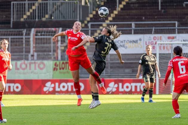 Match scene, duel, header, header duel, f l Johanna Berg 1 FSV Mainz 05, 09 , Tanja Pawollek 1 FC Union Berlin, 31 , GER, 1 FSV Mainz 05 vs 1 FC Union Berlin, Football, DFB Pokal der Frauen, 1 Runde, Saison 2025 2026, 28 09 2025, DFB REGULATES PROHIBIT ANY USE OF PHOTOGRAPHS AS IMAGE SEQUENCES AND OR QUASI VIDEO, GER, 1 FSV Mainz 05 vs 1 FC Union Berlin, Football, DFB Pokal der Frauen, 1 Runde, Saison 2025 2026, 28 09 2025 Mainz Copyright: xEibner-Pressefoto Jan-NiclasxGrox EP_JGG