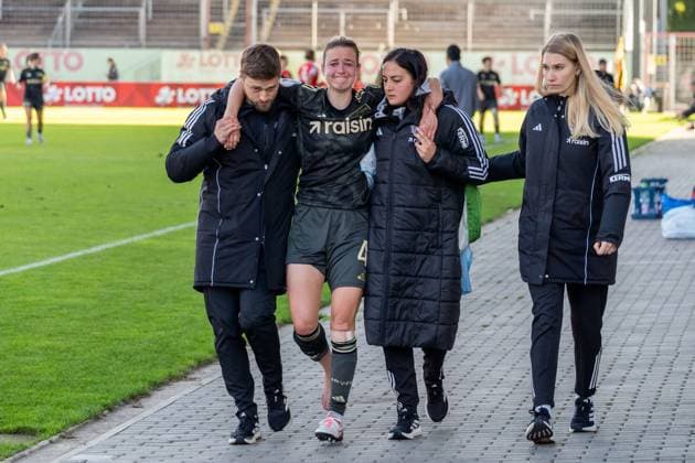 Substitution due to injury of Anna Aehling 1 FC Union Berlin, 04 , GER, 1 FSV Mainz 05 vs 1 FC Union Berlin, Soccer, DFB Pokal der Frauen, 1 Runde, Saison 2025 2026, 28 09 2025, DFB REGULATIONS PROHIBIT ANY USE OF PHOTOGRAPHS AS IMAGE SEQUENCES AND OR QUASI VIDEO, GER, 1 FSV Mainz 05 vs 1 FC Union Berlin, Football, Womens DFB Cup, 1 Round, Season 2025 2026, 28 09 2025 Mainz Copyright: xEibner-Pressefoto Jan-NiclasxGrox EP_JGG