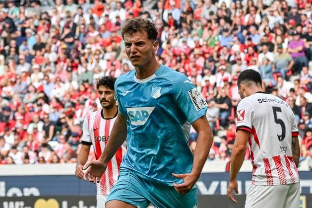 Celebration for the goal to 1 1 by Fisnik Asllani TSG Hoffenheim, 11 GER, SC Freiburg TSG 1899 Hoffenheim, Football, Bundesliga, Matchday 5, Season 2025 2026, 28 09 2025 DFL DFB REGULATIONS PROHIBIT ANY USE OF PHOTOGRAPHS AS IMAGE SEQUENCES AND OR QUASI VIDEO GER, SC Freiburg TSG 1899 Hoffenheim, Football, Bundesliga, Matchday 5, Season 2025 2026, 28 09 2025 Freiburg Copyright: xEibner-Pressefoto ThomasxHessx EP_THS