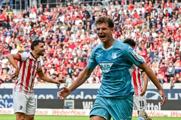 Celebration for the goal to 1 1 by Fisnik Asllani TSG Hoffenheim, 11 GER, SC Freiburg TSG 1899 Hoffenheim, Football, Bundesliga, Matchday 5, Season 2025 2026, 28 09 2025 DFL DFB REGULATIONS PROHIBIT ANY USE OF PHOTOGRAPHS AS IMAGE SEQUENCES AND OR QUASI VIDEO GER, SC Freiburg TSG 1899 Hoffenheim, Football, Bundesliga, Matchday 5, Season 2025 2026, 28 09 2025 Freiburg Copyright: xEibner-Pressefoto ThomasxHessx EP_THS
