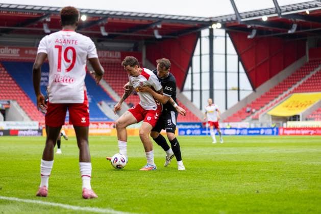 28 09 2025, Soccer, GER, Season, 3 Liga, Season 2025 2026, Matchday 8, SSV Jahn Regensburg SC Verl af vs Yari Otto Verl DFL REGULATIONS PROHIBIT ANY USE OF PHOTOGRAPHS AS IMAGE SEQUENCES AND OR QUASI VIDEO