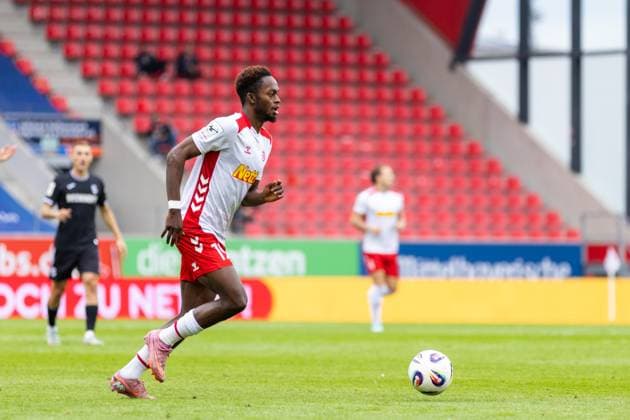 28 09 2025, Soccer, GER, Season, 3 Liga, Season 2025 2026, 8 Matchday, SSV Jahn Regensburg SC Verl Davis Asante SSV Jahn Regensburg DFL REGULATIONS PROHIBIT ANY USE OF PHOTOGRAPHS AS IMAGE SEQUENCES AND OR QUASI VIDEO