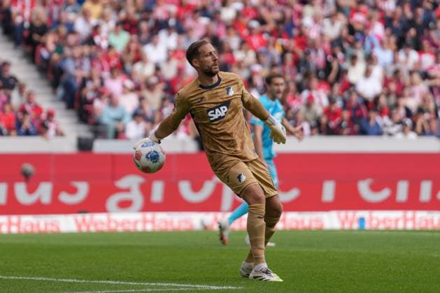 Oliver Baumann TSG Hoffenheim, 01 on the ball , Germany, Soccer, 1 Bundesliga, 5 Matchday, 2025 2026, SC Freiburg vs TSG Hoffenheim, 28 09 2025, Europa Park Stadion, Freiburg, Germany DFL REGULATIONS PROHIBIT ANY USE OF PHOTOGRAPHS AS IMAGE SEQUENCES AND OR QUASI VIDEO Freiburg Europa Park Stadion Baden Württemberg Germany Copyright: xArnexAmbergx