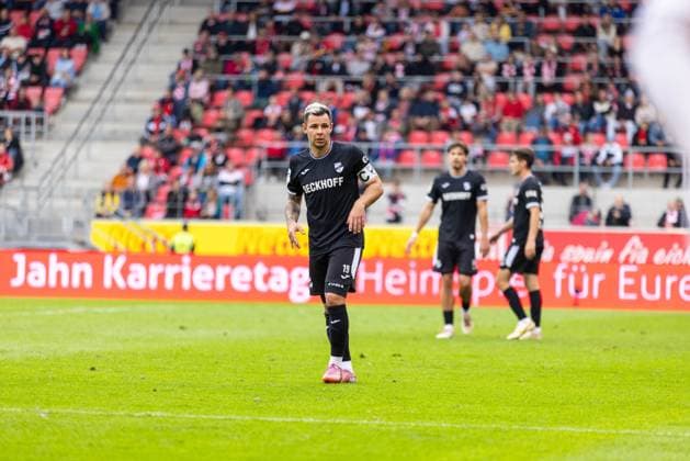 28 09 2025, Soccer, GER, Season, 3 Liga, Season 2025 2026, 8 Matchday, SSV Jahn Regensburg SC Verl Niko Kijewski Verl DFL REGULATIONS PROHIBIT ANY USE OF PHOTOGRAPHS AS IMAGE SEQUENCES AND OR QUASI VIDEO