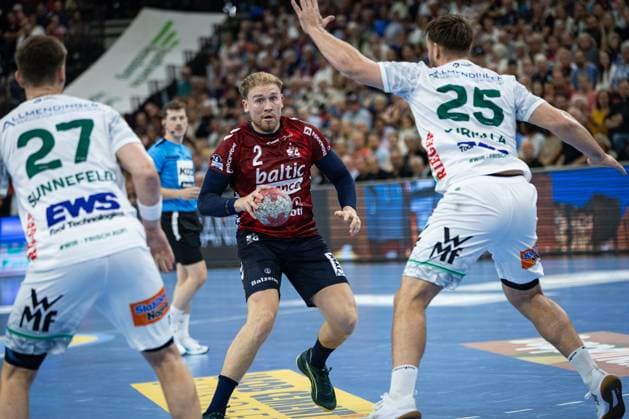 DAIKIN HBL SG Flensburg Handewitt vs FRISCH AUF Göppingen 28 09 25 Simon Pytlick Nr 02, SG Flensburg Handewitt in attack DAIKIN HBL SG Flensburg Handewitt vs FRISCH AUF Göppingen, GP JOULE Arena on 28 09 25 Copyright: xBEAUTIFULxSPORTS MarioxM.xKobergx