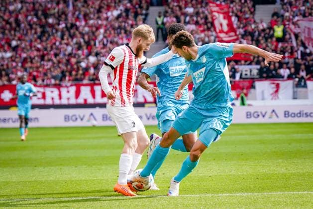 Germany Soccer Bundesliga 2025 26, Matchday 5 SC Freiburg vs TSG Hoffenheim Europa Park Stadion Freiburg Jan Niklas Beste SC Freiburg, 19 Arthur Chaves TSG Hoffenheim, 35 Copyright: xJOERANxSTEINSIEKx