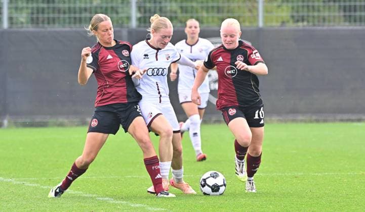 28 09 2025 Soccer season 2025 2026 1 DFB Cup 1 round FC Ingolstadt 04 FCI 1 FC Nuremberg FCN Club Clubwomen Sportfoto Zink MeZi xmexzix from left Klara Svensson Senelius 2, 1 FC Nuremberg FCN Nina Penzkofer 29, FC Ingolstadt 04 FCI Aleigh Gambone 16, 1 FC Nuremberg FCN
