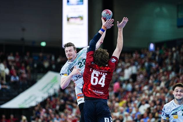 Throw Goal Erik Persson Frisch Auf Goeppingen, 22 GER, SG Flensburg Handewitt vs Frisch Auf Goeppingen, Handball, Bundesliga, Matchday 6, Season 2026 2026, 28 09 2025 GER, SG Flensburg Handewitt vs Frisch Auf Goeppingen, Handball, Bundesliga, Matchday 6, Season 2026 2026, 28 09 2025 Flensburg Copyright: xEibner-Pressefoto MarcelxvonxFehrnx EP_MFN