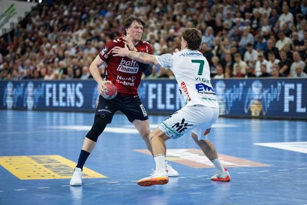 DAIKIN HBL SG Flensburg Handewitt vs FRISCH AUF Göppingen 28 09 25 Lasse Kjaer Møller Nr 64, SG Flensburg Handewitt vs Victor Klöve Nr 07, Frisch auf Göppingen DAIKIN HBL SG Flensburg Handewitt vs FRISCH AUF Göppingen, GP JOULE Arena on 28 09 25 Copyright: xBEAUTIFULxSPORTS MarioxM.xKobergx