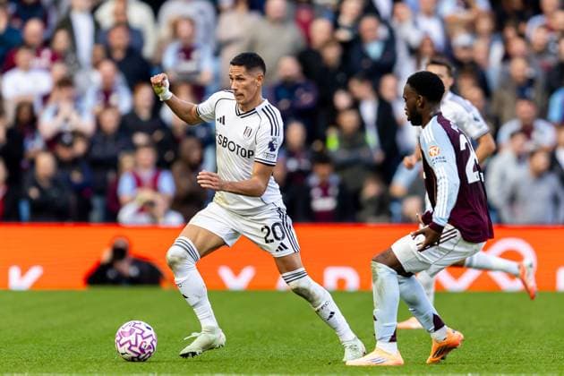 Aston Villa v Fulham Premier League 28 09 2025. Fulham midfielder Sasa Lukic (20) runs forward during the Premier League match between Aston Villa and Fulham at Villa Park, Birmingham, England on 28 September 2025. Birmingham Villa Park West Midlands England Editorial use only DataCo restrictions apply See www.football-dataco.com , Copyright: xManjitxNarotrax PSI-22936-0026
