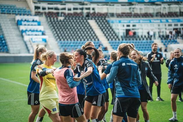 DFB Pokal Women 1 FC Magdeburg vs Hamburger SV, 28 09 25 Hamburger SV cheers to advance to the 2nd round 0 3 DFB Pokal Women 2025 2026, 1 Round 1 FC Madgeburg vs Hamburger SV on 28 09 2025 at the Avnet Arena, Magdeburg DFB DFL REGULATIONS PROHIBIT ANY USE OF PHOTOGRAPHS AS IMAGE SEQUENCES AND OR QUASI VIDEO Copyright: xBEAUTIFULxSPORTS Tonhäuserx