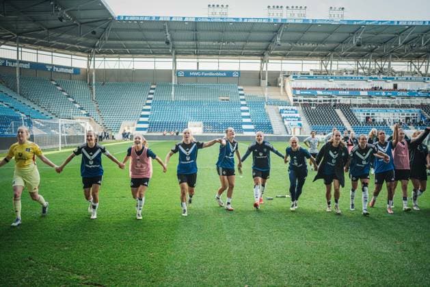 DFB Pokal Women 1 FC Magdeburg vs Hamburger SV, 28 09 25 Hamburger SV cheers to advance to the 2nd round 0 3 DFB Pokal Women 2025 2026, 1 Round 1 FC Madgeburg vs Hamburger SV on 28 09 2025 at the Avnet Arena, Magdeburg DFB DFL REGULATIONS PROHIBIT ANY USE OF PHOTOGRAPHS AS IMAGE SEQUENCES AND OR QUASI VIDEO Copyright: xBEAUTIFULxSPORTS Tonhäuserx
