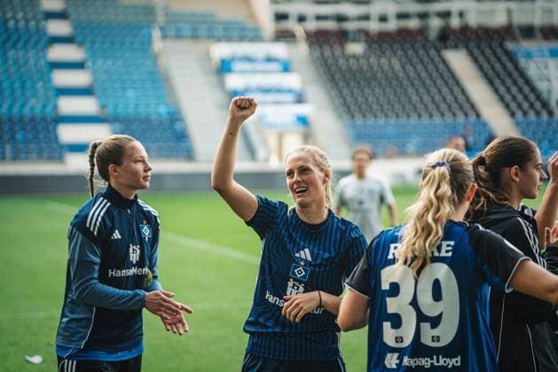 DFB Pokal Women 1 FC Magdeburg vs Hamburger SV, 28 09 25 Hamburger SV cheers to advance to the 2nd round 0 3 DFB Pokal Women 2025 2026, 1 Round 1 FC Madgeburg vs Hamburger SV on 28 09 2025 at the Avnet Arena, Magdeburg DFB DFL REGULATIONS PROHIBIT ANY USE OF PHOTOGRAPHS AS IMAGE SEQUENCES AND OR QUASI VIDEO Copyright: xBEAUTIFULxSPORTS Tonhäuserx