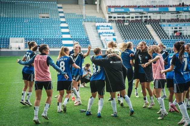 DFB Pokal Women 1 FC Magdeburg vs Hamburger SV, 28 09 25 Hamburger SV cheers to advance to the 2nd round 0 3 DFB Pokal Women 2025 2026, 1 Round 1 FC Madgeburg vs Hamburger SV on 28 09 2025 at the Avnet Arena, Magdeburg DFB DFL REGULATIONS PROHIBIT ANY USE OF PHOTOGRAPHS AS IMAGE SEQUENCES AND OR QUASI VIDEO Copyright: xBEAUTIFULxSPORTS Tonhäuserx
