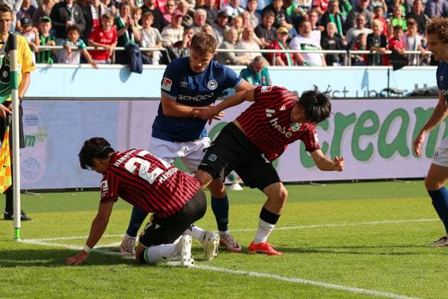 Germany Soccer 2 Bundesliga 2025 26, 7 Matchday Hannover 96 vs Arminia Bielefeld Heinz von Heiden Arena Stadion Hannover Felix Hagmann Arminia Bielefeld, 2 Hayate Matsuda Hannover 96, 27 Daisuke Yokota Hannover 96, 18 Hannover Copyright: xAymanxAlahmedx