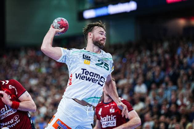 Throw Goal Ludwig Jurmala Astroem Frisch Auf Goeppingen, 25 GER, SG Flensburg Handewitt vs Frisch Auf Goeppingen, Handball, Bundesliga, Matchday 6, Season 2026 2026, 28 09 2025 GER, SG Flensburg Handewitt vs Frisch Auf Goeppingen, Handball, Bundesliga, Matchday 6, Season 2026 2026, 28 09 2025 Flensburg Copyright: xEibner-Pressefoto MarcelxvonxFehrnx EP_MFN