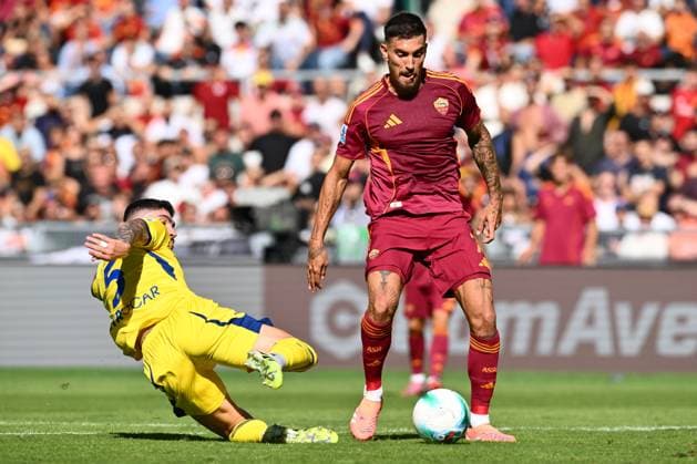AS Roma v Hellas Verona FC - Serie A Unai Nunez of Hellas Verona F.C. and Lorenzo Pellegrini of A.S. Roma are in action during the 5th day of the Serie A Championship between A.S. Roma and Hellas Verona F.C. at the Olympic Stadium in Rome, Italy, on September 28, 2025. Rome Italy Italy  Copyright: xDomenicoxCippitellix originalFilename:cippitelli-asromahe250928_npUfy.jpg