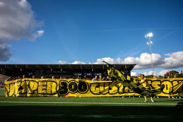 250928 Mjällbys Jesper Gustavsson cheers after the football match in Allsvenskan between Brommapojkarna and Mjällby on September 28, 2025 in Stockholm  Copyright: EMMAxWALLSKOG BB250928EW062