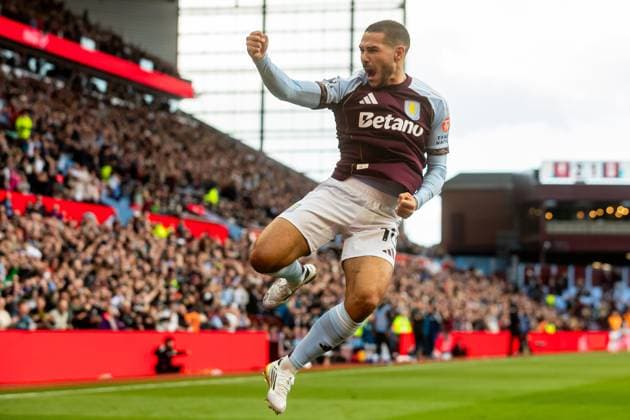 Aston Villa v Fulham Premier League 28 09 2025. GOAL scores 3-1 Aston Villa midfielder Emi Buendia (10) scores and celebrates during the Premier League match between Aston Villa and Fulham at Villa Park, Birmingham, England on 28 September 2025. Birmingham Villa Park West Midlands England Editorial use only DataCo restrictions apply See www.football-dataco.com , Copyright: xManjitxNarotrax PSI-22936-0041