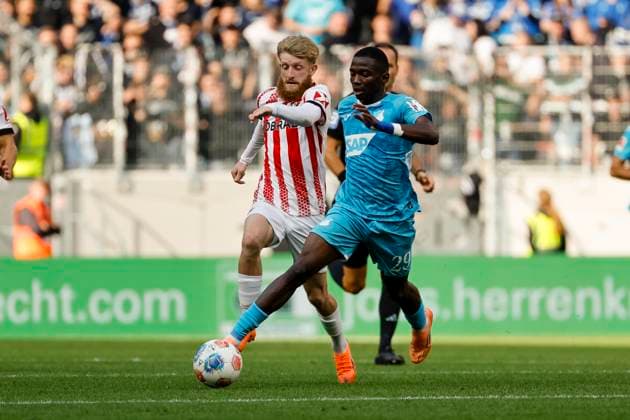 Niklas Beste SC Freiburg, 19 and Bazoumana Toure TSG Hoffenheim, 29 in running duel , Germany, Soccer, 1 Bundesliga, Matchday 5, 2025 2026, SC Freiburg vs TSG 1899 Hoffenheim, 28 09 2025, Europa Park Stadion, Freiburg im Breisgau, Germany Freiburg im Breisgau Europa Park Stadion Baden Württemberg Germany Copyright: xGrantxHubbsx