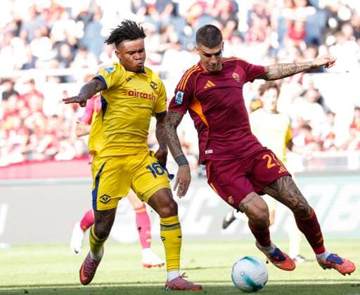 September 28, 2025, Roma, Roma: Hellas Verona s Gift Orban (L) and Roma™s Gianluca Mancini in action during the Italian Serie A soccer match between AS Roma vs Hellas Verona FC at the Olimpico stadium in Rome, Italy, 28 September 2025. ANSA GIUSEPPE LAMI Serie A: AS Roma - Hellas Verona FC  - ZUMAa110 20250928_zaf_a110_045 Copyright: xGiuseppexLamix