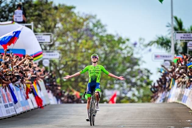 Slovenian Tadej Pogacar celebrates as he crosses the finish line to win the elite men road race (267,5 km) at the cycling road World Championships in Kigali, Rwanda, Sunday 28 September 2025. The 2025 UCI Road World Championships take place from 21 to 28 September in Kigali, Rwanda. DIRKxWAEM  x135525946x