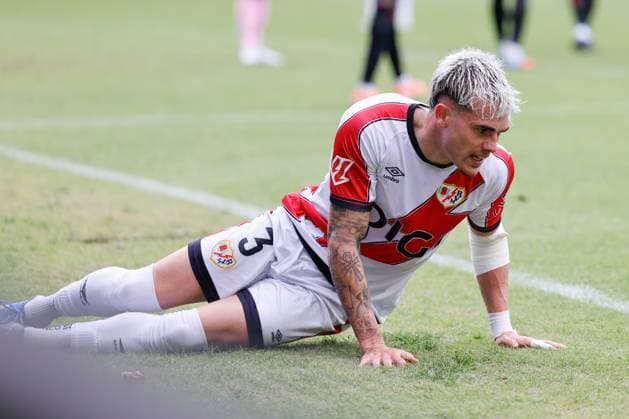 September 28, 2025, Madrid, Madrid, Spain: Pep Chavarria of Rayo Vallecano looks on during the Spanish League, LaLiga EA Sports, football match played between Rayo Vallecano and Sevilla FC at Estadio de Vallecas on September 28, 2025, in Madrid, Spain. Madrid Spain - ZUMAa181 20250928_zaa_a181_058 Copyright: xDennisxAgyemanx