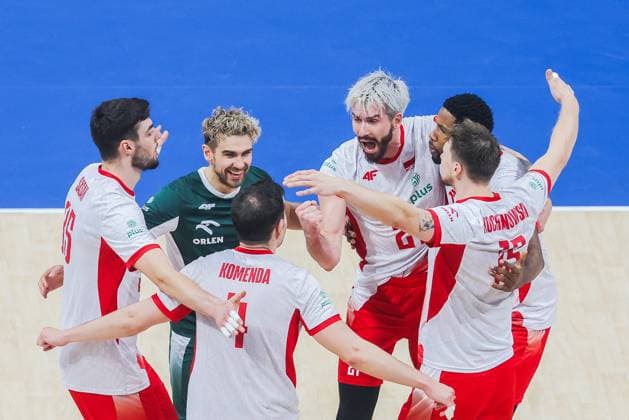 (250928) -- PASAY CITY, Sept. 28, 2025 -- Players of Poland celebrate during the bronze medal match between Poland and the Czech Republic at the FIVB Men s World Championship, WM, Weltmeisterschaft 2025 in Pasay City, the Philippines, Sept. 28, 2025. ) (SP)PHILIPPINES-PASAY CITY-FIVB MEN S WORLD CHAMPIONSHIP 2025-BRONZE MEDAL MATCH ROUELLExUMALI 