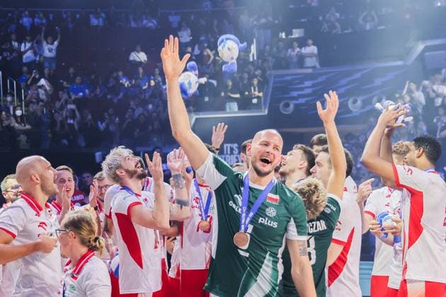 (250928) -- PASAY CITY, Sept. 28, 2025 -- Players of Poland celebrate after the bronze medal match between Poland and the Czech Republic at the FIVB Men s World Championship, WM, Weltmeisterschaft 2025 in Pasay City, the Philippines, Sept. 28, 2025. ) (SP)PHILIPPINES-PASAY CITY-FIVB MEN S WORLD CHAMPIONSHIP 2025-BRONZE MEDAL MATCH ROUELLExUMALI 