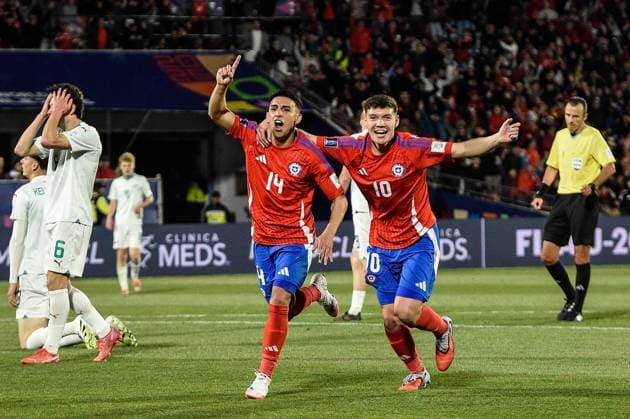 (250928) -- SANTIAGO, Sept. 28, 2025 -- Lautaro Millan (front L) of Chile celebrates his goal with teammate Agustin Arce during a Group A match between Chile and New Zealand at the FIFA U-20 World Cup Chile 2025 in Santiago, Chile, Sept. 28, 2025. (Photo by Xinhua) (SP)CHILE-SANTIAGO-FOOTBALL-FIFA U20 WORLD CUP-CHILE VS NEW ZEALAND JorgexVillegas 