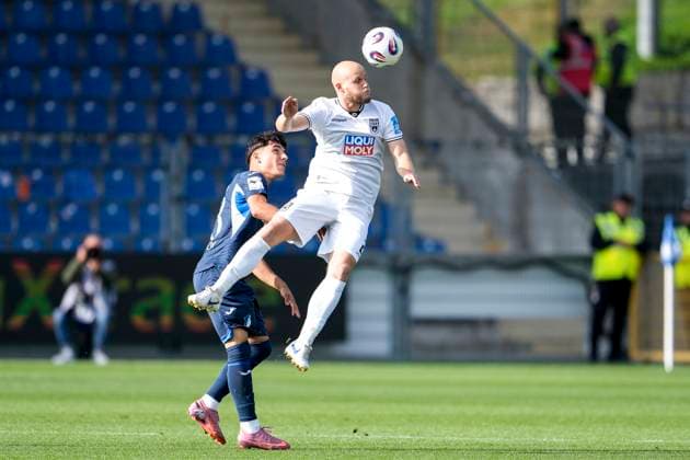 from left Deniz Zeitler TSG II, 38 , Marcel Seegert Ulm, 21 , header, header duel, game scene, duel in the air, action, action, 28 09 2025, Sinsheim Germany , Football, 3 Liga, TSG 1899 Hoffenheim II SSV Ulm 1846, DFB DFL REGULATIONS PROHIBIT ANY USE OF PHOTOGRAPHS AS IMAGE SEQUENCES AND OR QUASI VIDEO xozx