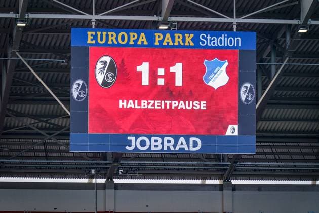 Germany Soccer Bundesliga 2025 26, Matchday 5 SC Freiburg vs TSG Hoffenheim Europa Park Stadion Freiburg Stadium scoreboard with half-time score 1 1, intermission, intermediate score, scoreboard, logos SC Freiburg and TSG Hoffenheim, Bundesliga match, intermission atmosphere, soccer atmosphere Copyright: xJOERANxSTEINSIEKx