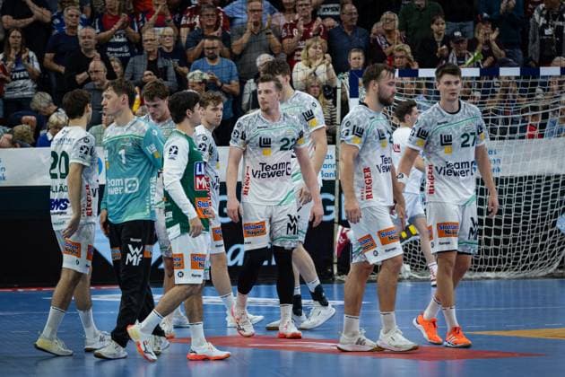 DAIKIN HBL SG Flensburg Handewitt vs FRISCH AUF Göppingen 28 09 25 Team Frisch auf Göppingen after the match DAIKIN HBL SG Flensburg Handewitt vs FRISCH AUF Göppingen, GP JOULE Arena on 28 09 25 Copyright: xBEAUTIFULxSPORTS MarioxM.xKobergx