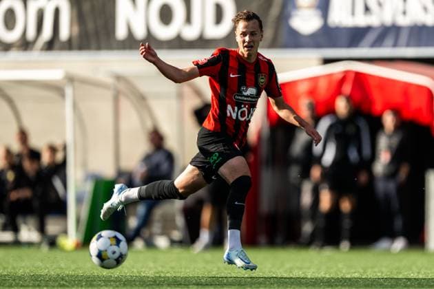 250928 Brommapojkarnas Alex Timossi Andersson during the football match in Allsvenskan between Brommapojkarna and Mjällby on September 28, 2025 in Stockholm  Copyright: EMMAxWALLSKOG BB250928EW091