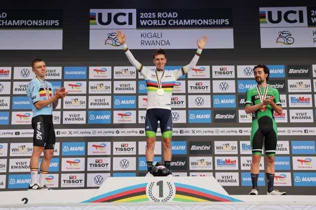 2025 UCI Road World Championships Picture by Alex Whitehead SWpix.com - 28 09 2025 - Cycling - 2025 UCI Road World Championships - Kigali Convention Centre, Kigali, Rwanda - Men Elite Road Race - Tadej Pogacar (Slovenia) receiving the Gold Medal to become World Champion with Remco Evenepoel (Belgium) receiving the Silver Medal and Ben Healy (Ireland) receiving the Bronze Medal Copyright: x xSWpix.comx(t axPhotographyxHubxLtd)xAlexxWhitehead SWpix.comx SWP-3030-8925