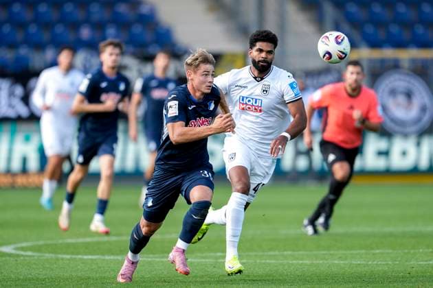 v li Florian Bähr TSG II, 39 , Andre Becker Ulm, 49 , duel, duel, tackle, tackling, dynamics, action, action, 28 09 2025, Sinsheim Germany , Football, 3 Liga, TSG 1899 Hoffenheim II SSV Ulm 1846, DFB DFL REGULATIONS PROHIBIT ANY USE OF PHOTOGRAPHS AS IMAGE SEQUENCES AND OR QUASI VIDEO xozx