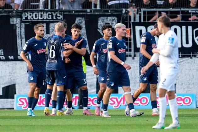 Players of TSG 1899 Hoffenheim II U23 , cheer about the goal to 1 0, cheer, goal celebration, celebrate the goal, goal, celebration, cheers about the goal, rejoice, joy, rejoices, optimistic, positive, Match scene, Highlight, Action, Action, 28 09 2025, Sinsheim Germany , Soccer, 3 Liga, TSG 1899 Hoffenheim II SSV Ulm 1846, DFB DFL REGULATIONS PROHIBIT ANY USE OF PHOTOGRAPHS AS IMAGE SEQUENCES AND OR QUASI VIDEO xozx