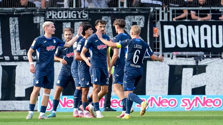 Players of TSG 1899 Hoffenheim II U23 , cheer about the goal to 1 0, cheer, goal celebration, celebrate the goal, goal, celebration, cheers about the goal, rejoice, joy, rejoices, optimistic, positive, Match scene, Highlight, Action, Action, 28 09 2025, Sinsheim Germany , Soccer, 3 Liga, TSG 1899 Hoffenheim II SSV Ulm 1846, DFB DFL REGULATIONS PROHIBIT ANY USE OF PHOTOGRAPHS AS IMAGE SEQUENCES AND OR QUASI VIDEO xozx