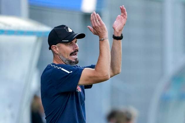 Stefan Kleineheismann coach, head coach, TSG II , gives instructions, gestures, gesticulates with arms, single image, single photo, action, action, 28 09 2025, Sinsheim Germany , Football, 3 Liga, TSG 1899 Hoffenheim II SSV Ulm 1846, DFB DFL REGULATIONS PROHIBIT ANY USE OF PHOTOGRAPHS AS IMAGE SEQUENCES AND OR QUASI VIDEO xozx