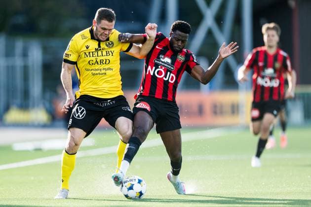250928 Mjällbys Jacob Bergström and Brommapojkarnas Isak Ssali Ssewankambo during the football match in Allsvenskan between Brommapojkarna and Mjällby on September 28, 2025 in Stockholm  Copyright: EMMAxWALLSKOG BB250928EW115